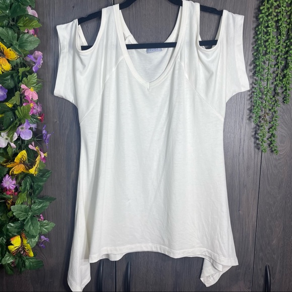+🌼3/$30🌼TOBI Cutout Shoulder White Flowy Top Size Small - Picture 3 of 13